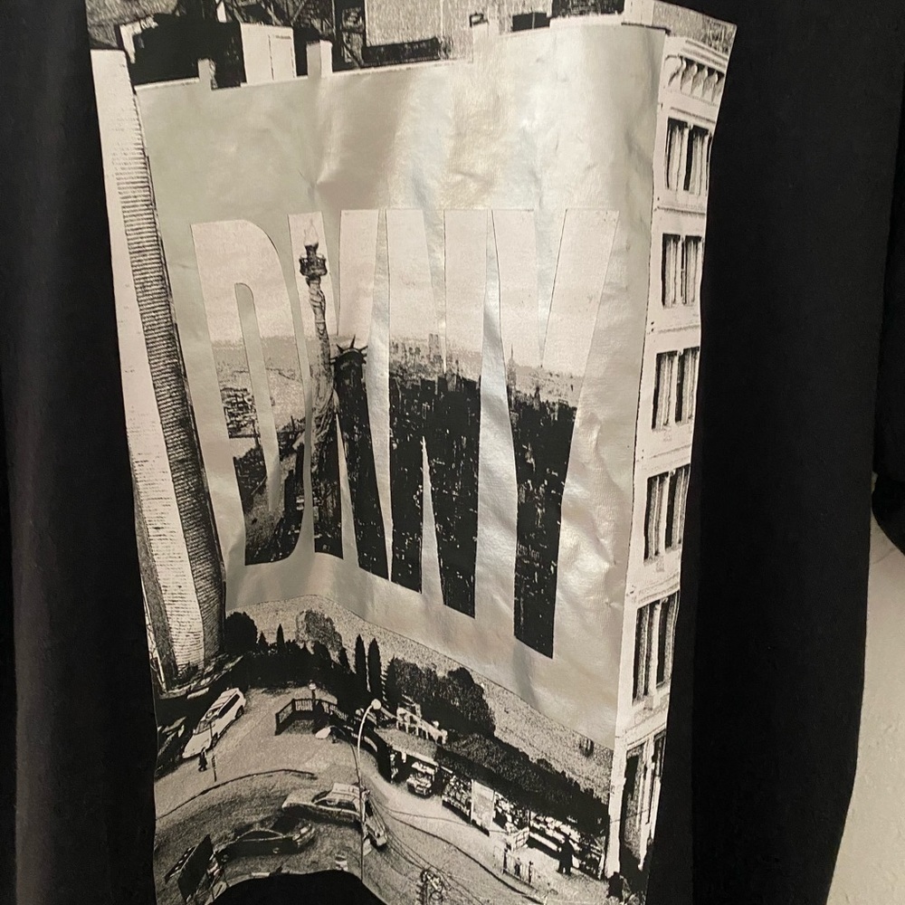 DKNY Black Graphic New York street Scape T shirt - Picture 3 of 3